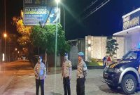 Kapolsek Tikung meningkatkan patroli malam di Masjid Namira untuk menjaga keamanan wilayah. (Foto Dok Ho/RadarBangsa.co.id)