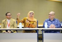 Gubernur Jatim Khofifah Indar Parawansa saat meninjau fasilitas pembelajaran di ITE West College Singapura dalam rangka Program RISING Fellowship. (Foto Dok Ho/RadarBangsa.co.id) 