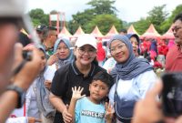 Wali Kota Semarang Agustina Wilujeng menutup Lomba Kampung Hebat 2025 di Lapangan Bumirejo, Pudak Payung. (Foto Dok Ho/RadarBangsa.co.id)