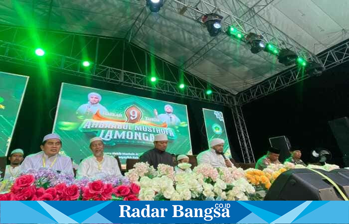 Suasana Tasyakuran Akbar HUT ke-9 Ahbaabul Musthofa di Lapangan Gajah Mada Lamongan. (Foto Dok Ho/RadarBangsa.co.id)
