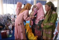 Suasana hangat mewarnai pengajian rutin PKK Kabupaten Pasuruan di Pendopo Pasrepan. Kegiatan diawali dengan penyerahan santunan bagi lansia dan janda kurang mampu. (Foto: Dok. Ho/ RadarBangsa.co.id)