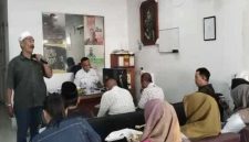 Sekretaris DPP PPMA, Iskandar Zulkarnain Sitorus, membuka rapat konsolidasi jelang pelantikan pengurus periode 2025–2029 di kantor DPP PPMA, Kota Kisaran. Foto Dok Ho/RadarBangsa.co.id 