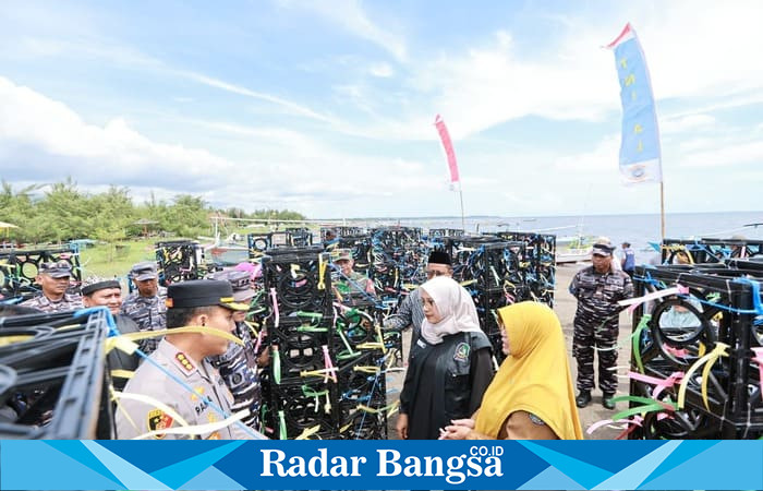 Peresmian Rumah Apung di Pantai Bimo, Banyuwangi, yang digelar Lanal Banyuwangi dan dihadiri Bupati Ipuk Fiestiandani. (Foto Dok Ho/RadarBangsa.co.id)