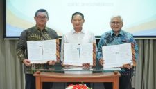 Bupati Lamongan dan PT Moya menandatangani nota kesepahaman pengembangan sistem air minum. (Foto Dok Ho/RadarBangsa.co.id)