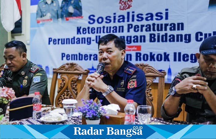 Kepala KPPBC Tipe Madya Pabean C Probolinggo, Rudie Bayu Wijatnoko, saat menyampaikan sambutan dalam kegiatan bersama jajaran terkait di Probolinggo. (Foto Dok Ho/RadarBangsa.co.id) 