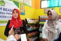 Lia Istifhama saat meninjau layanan pendidikan inklusi di SDN 13 Gresik. (Foto Dok Ho/RadarBangsa.co.id)