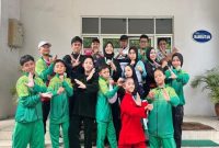 Foto Bersama Pelajar dari Bangkalan yang meraih juara nasional O2SN 2025. (Foto Dok Ho/RadarBangsa.co.id)