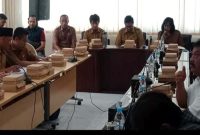 Suasana Rapat Dengar Pendapat Komisi III DPRD Kota Probolinggo bersama Dinas PUPR–PKP, Senin (3/11/2025), membahas keterlambatan sejumlah proyek infrastruktur kota. (Foto Dok Ho/Radarbangsa.co.id)