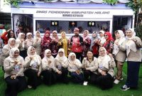 Wakil Bupati Malang, Dra. Hj. Lathifah Shohib, membuka Gelar Kreasi dan Prestasi Insan Pendidikan Kabupaten Malang 2025, menyoroti kreativitas dan prestasi siswa serta guru di Halaman Pendopo Kabupaten Malang. (Foto Dok Ho/RadarBangsa.co.id)