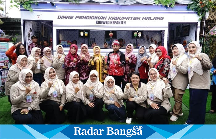 Wakil Bupati Malang, Dra. Hj. Lathifah Shohib, membuka Gelar Kreasi dan Prestasi Insan Pendidikan Kabupaten Malang 2025, menyoroti kreativitas dan prestasi siswa serta guru di Halaman Pendopo Kabupaten Malang. (Foto Dok Ho/RadarBangsa.co.id)