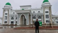 Panitia HPN 2026 SMSI meninjau perkembangan pembangunan Universitas Syekh Nawawi Banten di Kecamatan Kronjo, Kabupaten Tangerang, Selasa (18/11). (Foto Dok Ho/RadarBangsa.co.id)