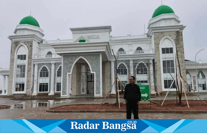 Panitia HPN 2026 SMSI meninjau perkembangan pembangunan Universitas Syekh Nawawi Banten di Kecamatan Kronjo, Kabupaten Tangerang, Selasa (18/11). (Foto Dok Ho/RadarBangsa.co.id)