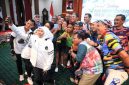 Peserta Tour de’ Jakarta–IKN 2025 tiba di Surabaya disambut Gubernur Khofifah di Gedung Negara Grahadi . (Foto Dok Ho/RadarBangsa.co.id)