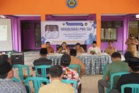 Kadis PRKP Bangkalan Moh. Hasan Faisol saat memberikan arahan dalam sosialisasi PBG dan SLF di Kecamatan Klampis, Selasa (11/10/2025). (Foto Dok Ho/RadarBangsa.co.id)