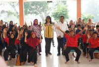 Wamen PUPR Diana Kusumastuti meninjau fasilitas pendidikan dan infrastruktur strategis di Kabupaten Bangkalan didampingi Bupati Lukman Hakim. (Foto Dok Ho/RadarBangsa.co.id)
