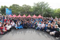 Warga antusias mengikuti edukasi dan skrining TBC di Car Free Day Banyuwangi, Minggu (9/11/2025). (Foto Dok Ho/RadarBangsa.co.id)