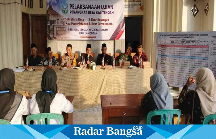 Suasana seleksi perangkat Desa Kalitengah yang disertai pembagian doorprize bagi peserta yang tidak lulus ujian. 