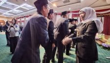 Pelantikan 580 pejabat Administrator dan Pengawas oleh Gubernur Jawa Timur Khofifah Indar Parawansa di Gedung Negara Grahadi, Surabaya. (Foto Dok Ho/RadarBangsa.co.id)