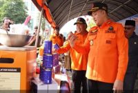 Bupati Pasuruan Rusdi Sutejo saat memimpin Apel Kesiapsiagaan Bencana dan meninjau kesiapan peralatan kebencanaan di Kompleks Kantor Bupati Pasuruan. Foto Dok Ho/RadarBangsa.co.id