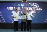 Bupati Lamongan Yuhronur Efendi memberikan arahan pada Awarding Lingkungan Hidup 2025 sebagai penguatan komitmen Lamongan Hijau. (Foto Dok Ho/RadarBangsa.co.id)