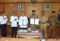 Penandatanganan MoU antara Pemkab Bangkalan dan Universitas Trunojoyo Madura. (Foto Dok Ho/RadarBangsa.co.id)