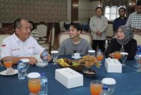 Bupati Asahan Taufik Zainal Abidin Siregar menerima Arbil DA 7 Indosiar di Rumah Dinas Bupati Asahan, Sabtu (20/12/2025). Foto Dok Ho/RadarBangsa.co.id