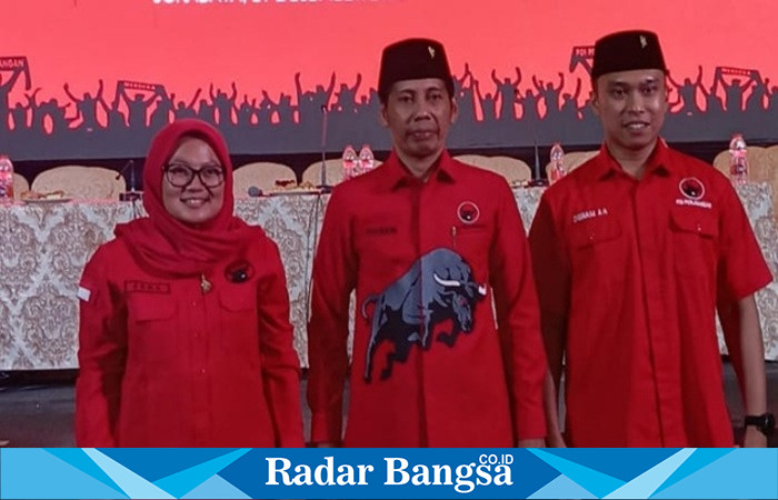 Husen (tengah) bersama pengurus DPC PDI Perjuangan Lamongan usai ditetapkan kembali sebagai ketua periode 2025–2030. Foto Dok Ho/RadarBangsa.co.id