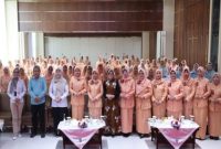 Para anggota DWP Kabupaten Pasuruan mengikuti edukasi parenting dan kesehatan dalam peringatan HUT ke-26. (Foto Dok Ho/RadarBangsa.co.id)