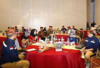 Bupati Banyuwangi Ipuk Fiestiandani menjadi pembicara dalam Rapat Kerja Bidang Pengawas Internal SKK Migas di Banyuwangi, Jumat (19/12/2025). Foto Dok Ho/RadarBangsa.co.id