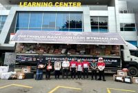 Armada JNE saat diberangkatkan membawa bantuan lebih dari 500 ton untuk korban bencana di Aceh, Sumut, dan Sumbar. (Foto Dok Ho/RadarBangsa.co.id)