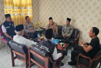 AKP Anang Purwo Wiodo, SH., Kapolsek Tikung, bertemu tokoh agama Rabu (10/12). Foto Dok Ho/RadarBangsa.co.id