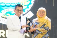 Gubernur Jawa Timur Khofifah Indar Parawansa menerima tiga penghargaan strategis pada LAN Awards 2025. (Foto Dok Ho/RadarBangsa.co.id)