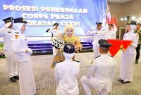 Gubernur Jawa Timur Khofifah Indar Parawansa menyampaikan arahan kepada Praja IPDN dalam Stadium General Penguatan Nilai Kepamongprajaan di Dyandra Convention Center, Surabaya. (Foto Dok Ho/RadarBangsa.co.id)