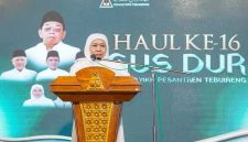 Gubernur Jawa Timur Khofifah Indar Parawansa saat menghadiri puncak Haul ke-16 Gus Dur di Pesantren Tebuireng, Jombang. (Foto Dok Ho/RadarBangsa.co.id)