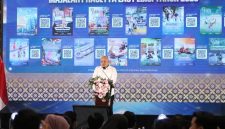 Kepala Biro Administrasi Pimpinan Sekretariat Daerah Provinsi Jawa Timur, Pulung Chausar, menyampaikan sambutan sekaligus penegasan peran strategis media dalam penguatan komunikasi publik pada Prasetya Media Summit 2025 di Surabaya. (Foto Dok Ho/RadarBangsa.co.id)