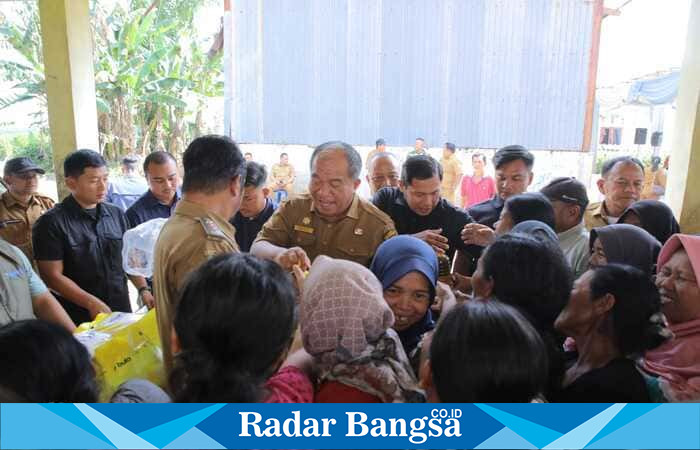 Warga memanfaatkan Operasi Pasar Pemkab Asahan untuk mendapatkan kebutuhan pokok dengan harga terjangkau (Foto Dok Ho/RadarBangsa.co.id)