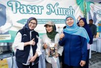 Gubernur Jawa Timur Khofifah Indar Parawansa meninjau Pasar Murah ke-290 di Desa Jarit, Kecamatan Candipuro, Lumajang. (Foto Dok Ho/RadarBangsa.co.id)