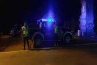 Petugas Polsek Tikung memantau situasi kamtibmas melalui Patroli Blue Light. (Foto Dok Ho/RadarBangsa.co.id)