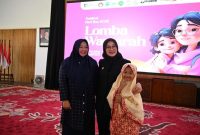 Pelajar dari berbagai jenjang menampilkan karya dan pesan untuk ibu dalam Festival Hari Ibu Banyuwangi di Pendopo Sabha Swagata. (Foto Dok Ho/RadarBangsa.co.id)