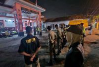 Apel Gabungan Siaga Malam Tahun Baru 2026 digelar di halaman Pendopo Kecamatan Tikung, Rabu (31/12/2025). Foto Dok Ho/RadarBangsa.co.id