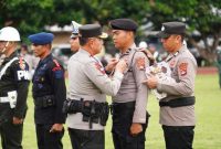 Wakapolda NTB Brigjen Pol Hari Nugroho saat memimpin Apel Gelar Pasukan Operasi Lilin Rinjani 2025 di Mataram, Jumat (19/12/2025). (Foto Dok Ho/RadarBangsa.co.id)