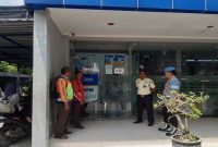 Anggota Polsek Tikung melaksanakan Patroli Kota Presisi di obyek vital di perbankan guna menjaga situasi kamtibmas tetap kondusif. Foto Dok Ho/RadarBangsa.co.id