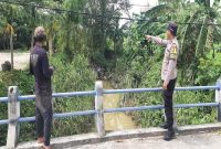 Anggota Polsek Tikung melaksanakan Patroli Kota Presisi untuk mengantisipasi bencana alam di wilayah rawan Kecamatan Tikung, Lamongan. Foto Dok Ho/RadarBangsa.co.id