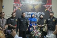 Anggota DPD RI Lia Istifhama berdialog dengan pelaku budaya di Surabaya Selatan, menyoroti peran budaya dan UMKM seni dalam diplomasi global. Foto Dok Ho/RadarBangsa.co.id
