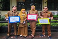 Direktur RSUD HMR Mataram bersama pegawai peraih prestasi STQ KORPRI 2025, Foto Dok Ho/RadarBangsa.co.id