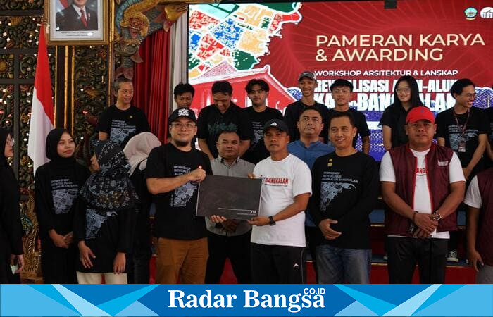 Presentasi tiga konsep revitalisasi Alun-Alun Bangkalan di Pendopo Agung. (Foto Dok Ho/RadarBangsa.co.id)