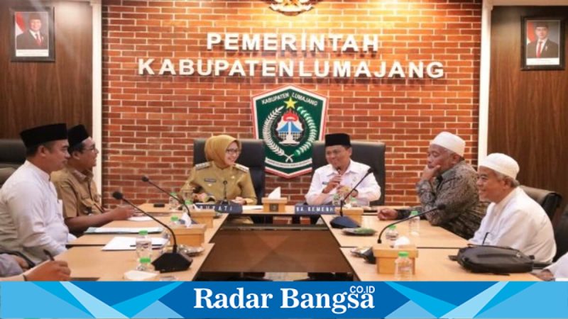 Bupati Lumajang Indah Amperawati saat audiensi dengan FK KBIHU di Ruang Mahameru, Senin (26/1/2026). (Foto Dok Ho/Nul-sh - RadarBangsa.co.id)