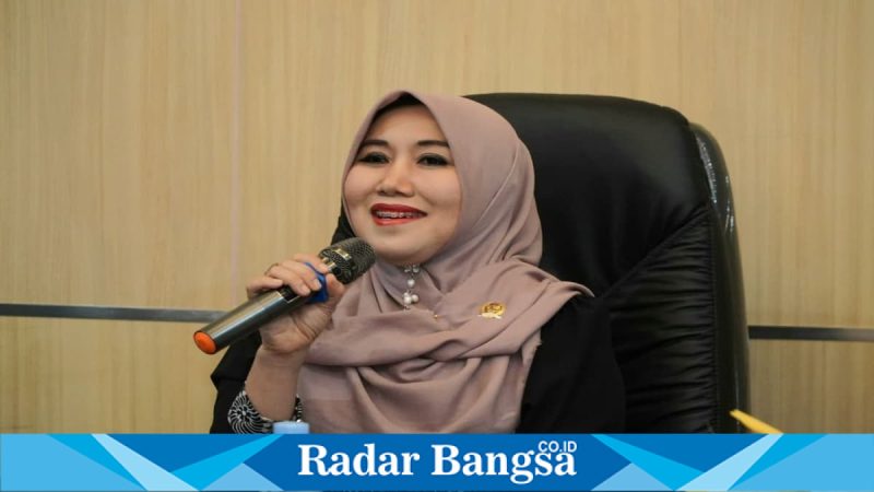Senator Lia Istifhama berbincang dengan tenaga medis RSUD Husada Prima Surabaya, Jumat 23 Januari 2026 (Foto Dok Ho/Nul-RadarBangsa.co.id).