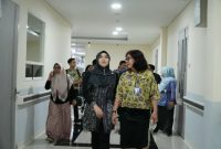 Anggota DPD RI Ning Lia Istifhama meninjau fasilitas layanan RS Mata Masyarakat Jawa Timur di Ketintang, Surabaya, Kamis (22/1/2026). (Foto Dok Ho/Nul-RadarBangsa.co.id)