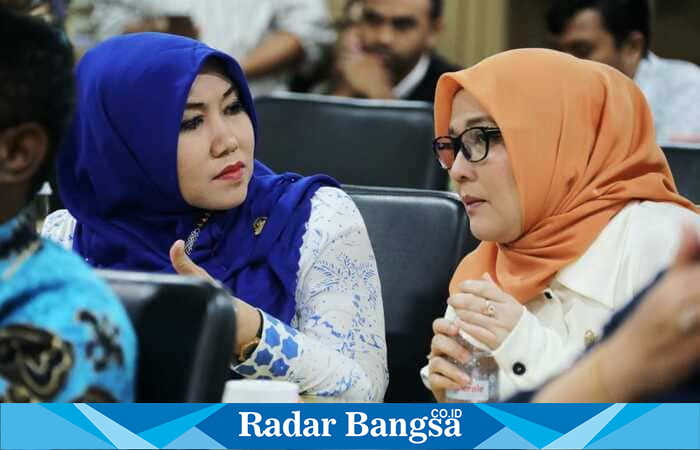 Anggota DPD RI Lia Istifhama (jilbab biru) saat menerima aspirasi kepala desa terkait pemangkasan Dana Desa 2026, Selasa (20/1/2026). (Foto Dok Ho/Nul-RadarBangsa.co.id)